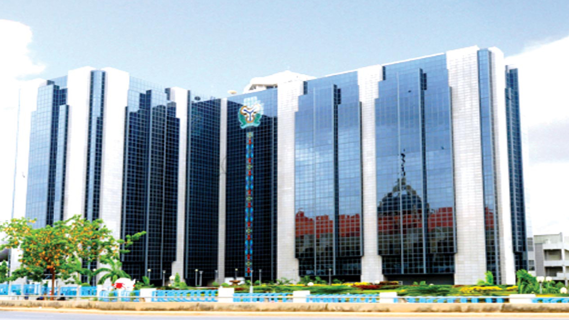 Nigerian banks borrow ₦12 trillion from CBN in six months