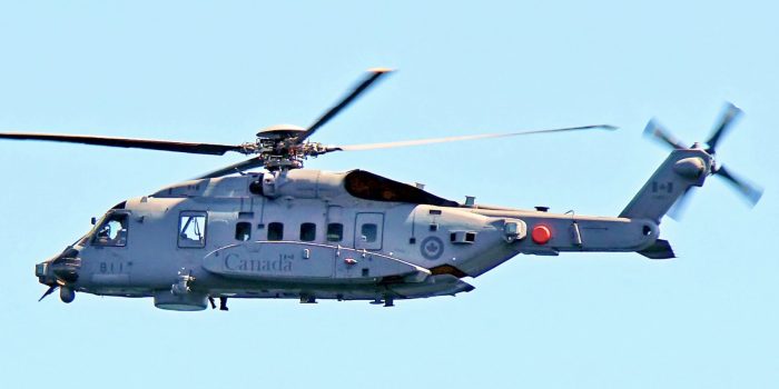 Canada - 1 Dead, 5 Missing As Navy Helicopter Crashes