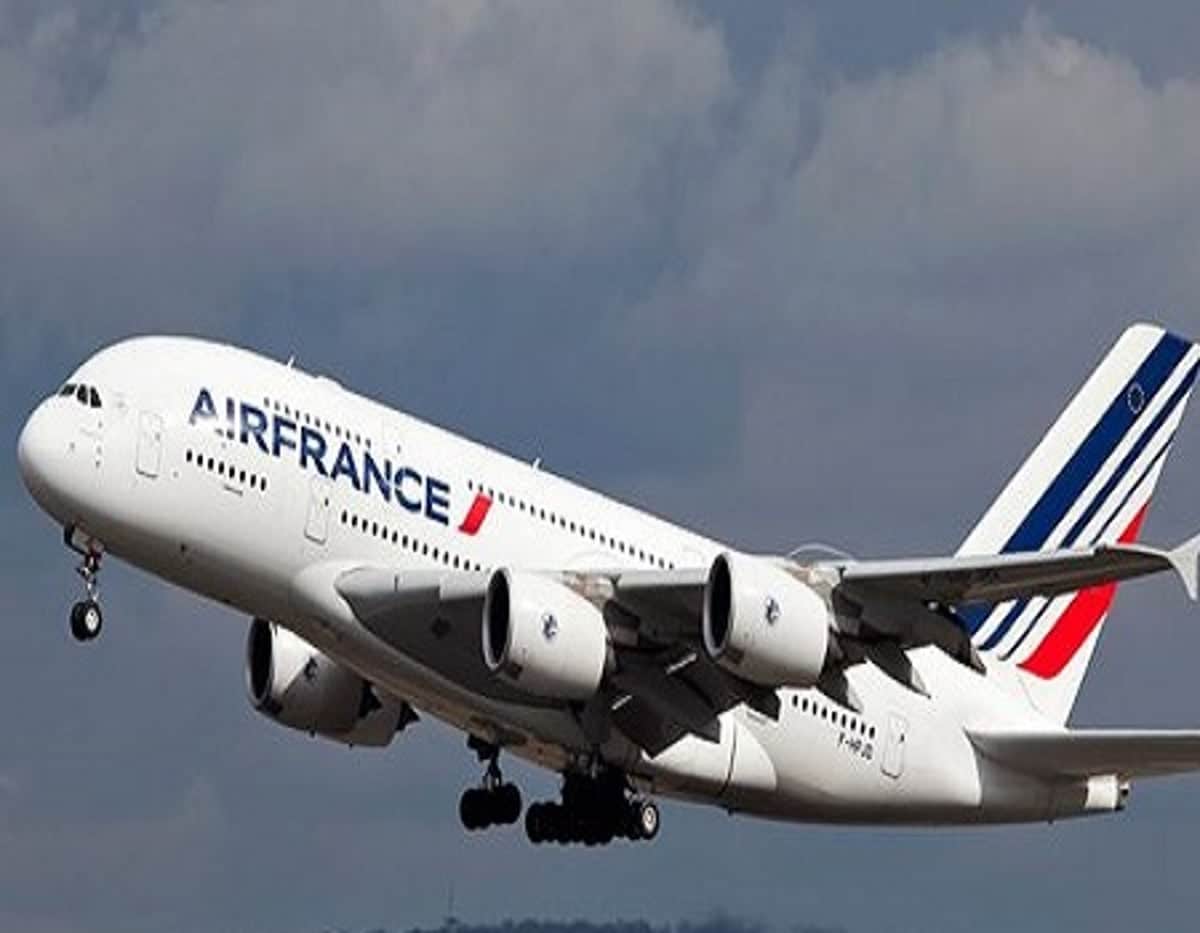 French Govt Airlifts Over 399 Nationals From Nigeria