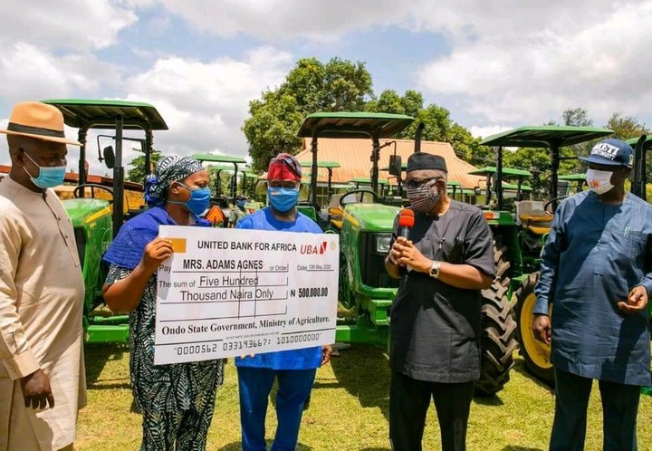 Gov Akeredolu Distributes Soft Loans, Tractors To Farmers