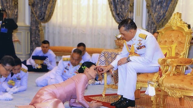 Thai king In Coronavirus Lockdown With 20 Sex Soldiers