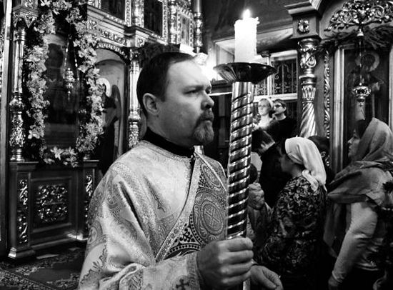 Virus - Russia Buries Father Molchanov, 11th Priest To Die