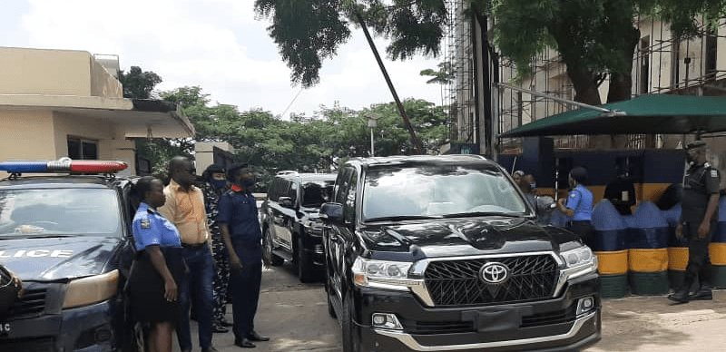 Police Unseal APC National Secretariat As Buni Takes Over