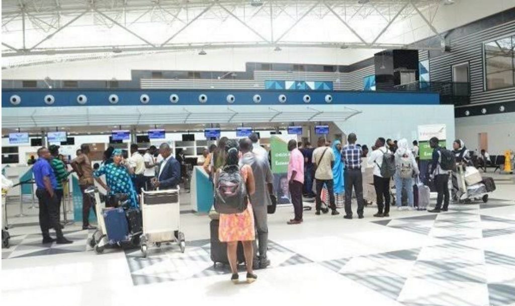 FG Approves Last Evacuation Flight From US