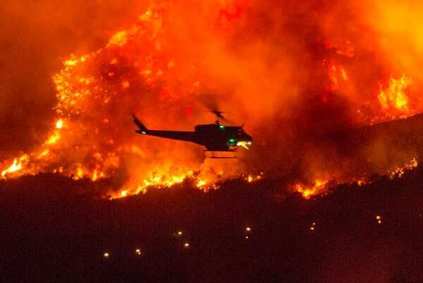 Helicopters Rescue Dozens Trapped By California Wildfire (1)