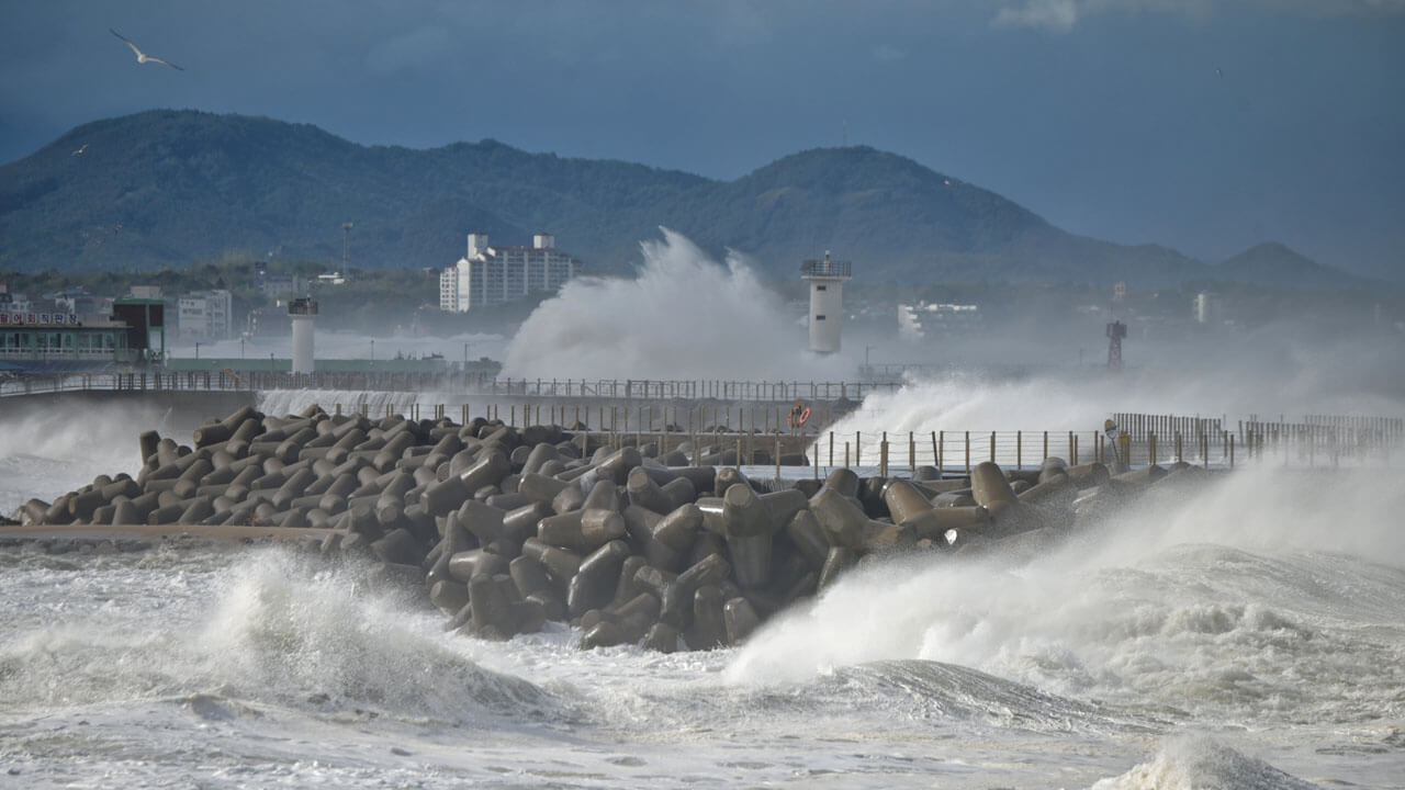 Typhoon Hits South Korea After Triggering Landslides In Japan (1)