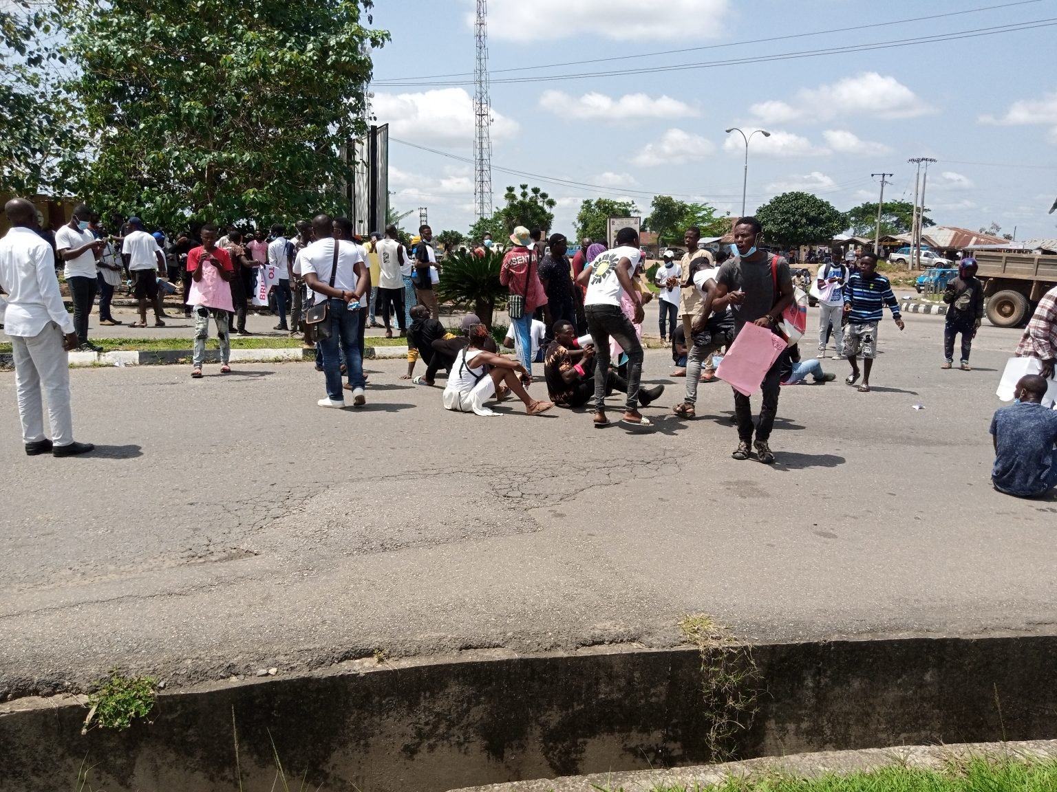 End SARS protesters block Osun governor’s office