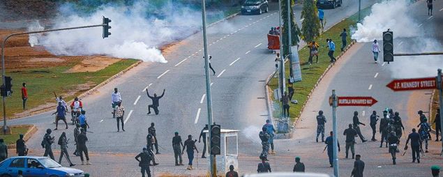 #EndSARS - Police fire tear gas, prevent march to Presidential Villa