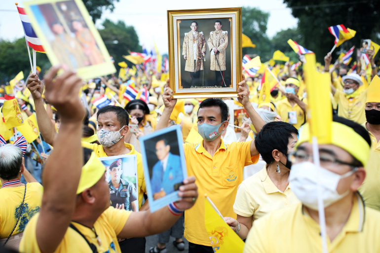 Thousands Stage Show Of support For Thai King