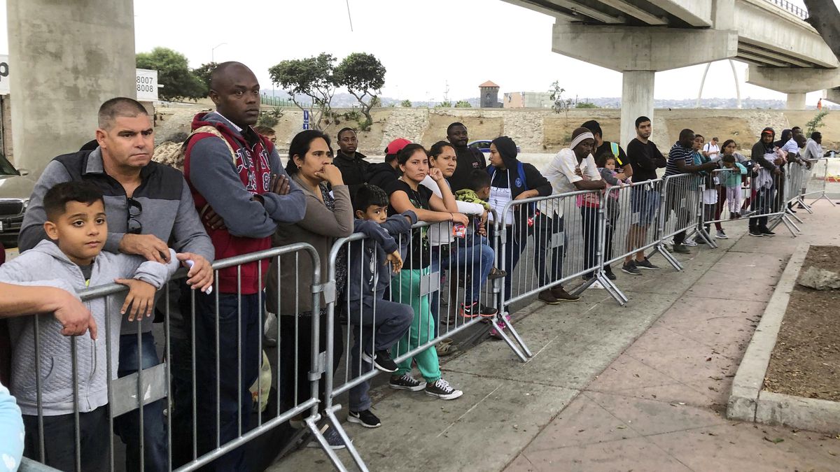 US Set To Allow In Thousands Of Asylum Seekers From Mexico