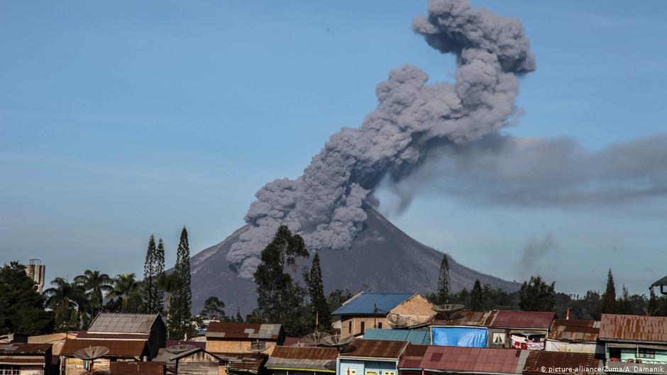 Again, Indonesia’s Sinabung Volcano Erupts