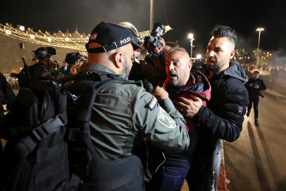 Scores Of Palestinians Hurt As Israel Police Storm Al