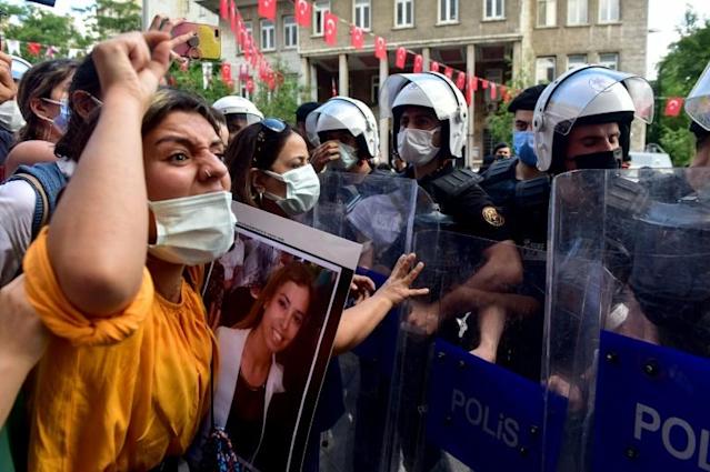 Gunman Attacks Turkey’s Pro-Kurdish Party, Kill One