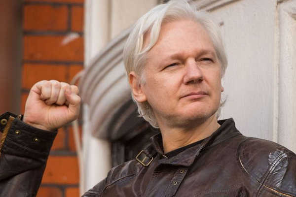 WikiLeaks Founder Julian Assange Loses Ecuadorian Citizenship