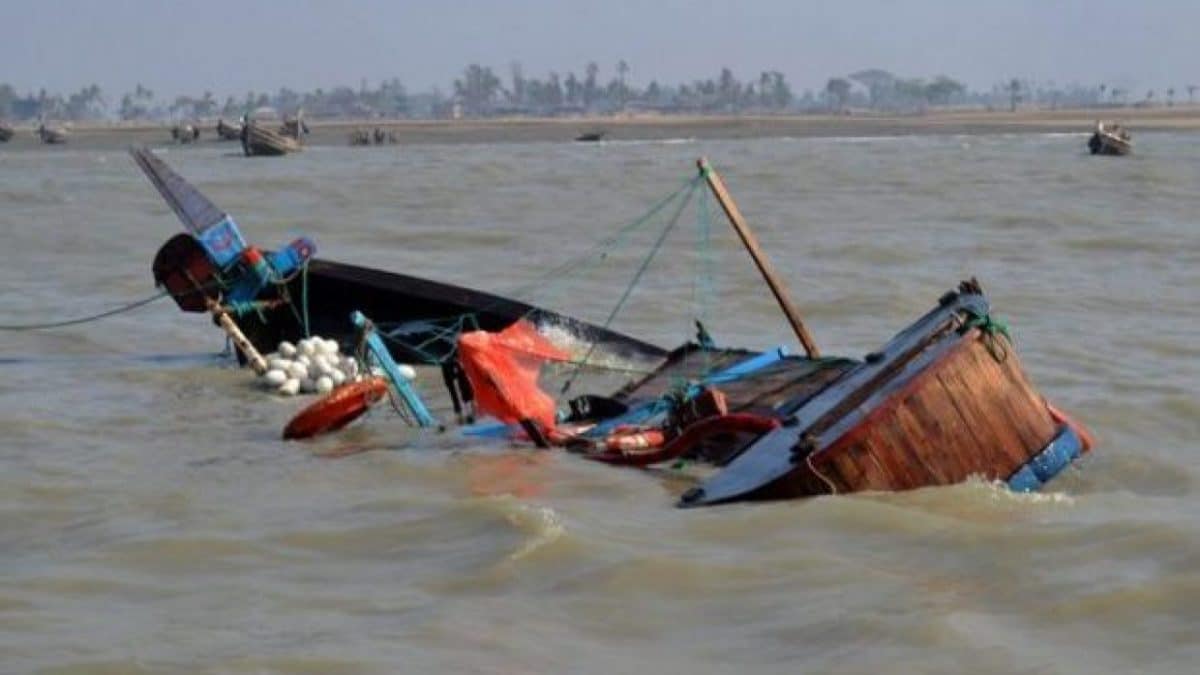 9 Students Killed As Canoes Capsize In Ghana