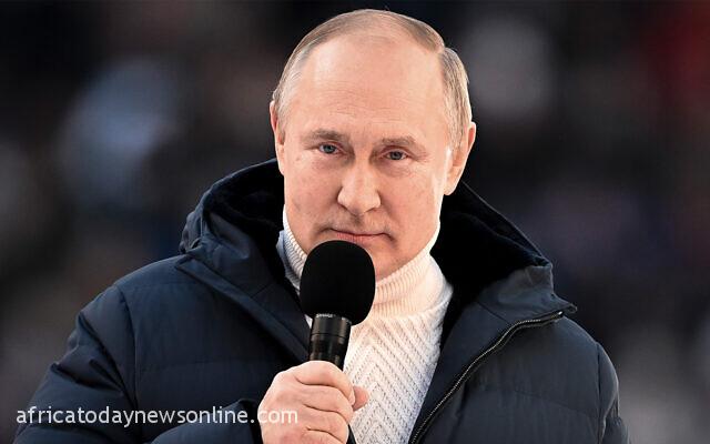 Putin Accuses Ukraine Of ‘War Crimes’ In Call With Macron