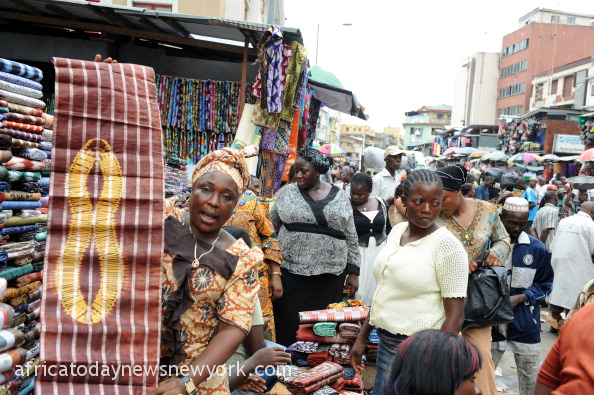 APC Female Reps Aspirant Empowers Market Women In Kwara