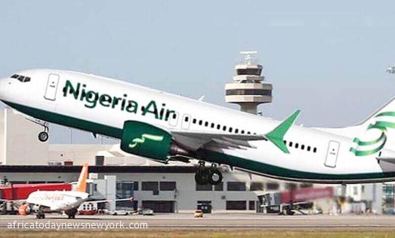 NCAA Finally Presents Operating License To Nigeria Air