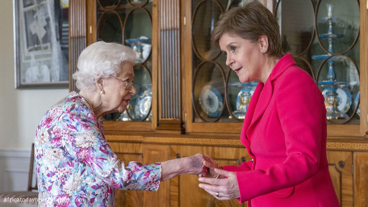 Referendum Queen Elizabeth II Meets Scotland’s Leader