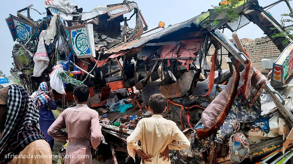 19 Killed In Pakistan Bus Crash