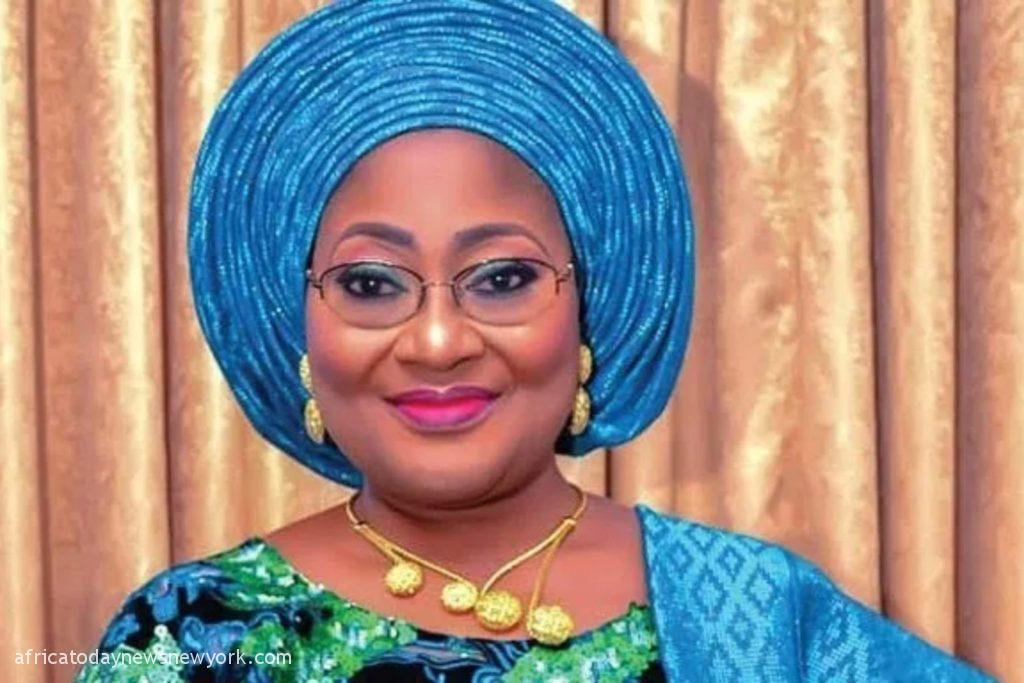 Convoy Of Osun State Governor’s Wife Attacked By Residents