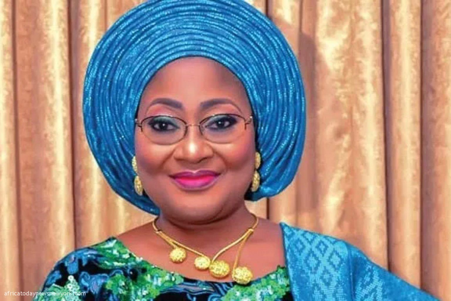 Convoy Of Osun State Governor’s Wife Attacked By Residents