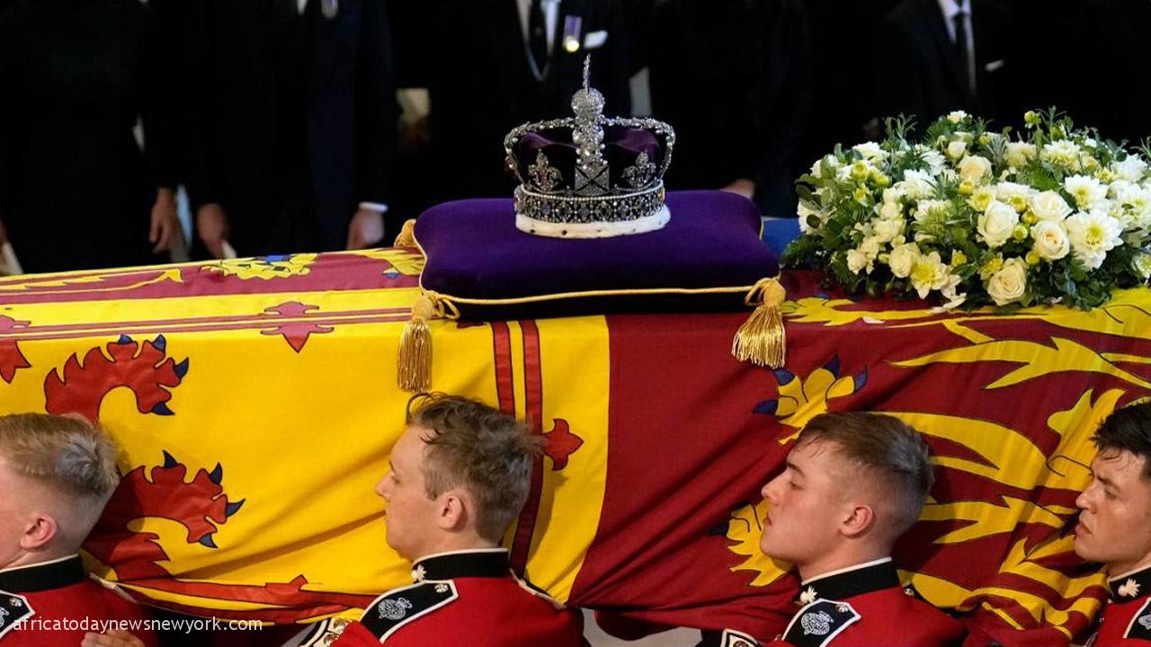 First Public Mourners Attend Queen Elizabeth II Lying In State
