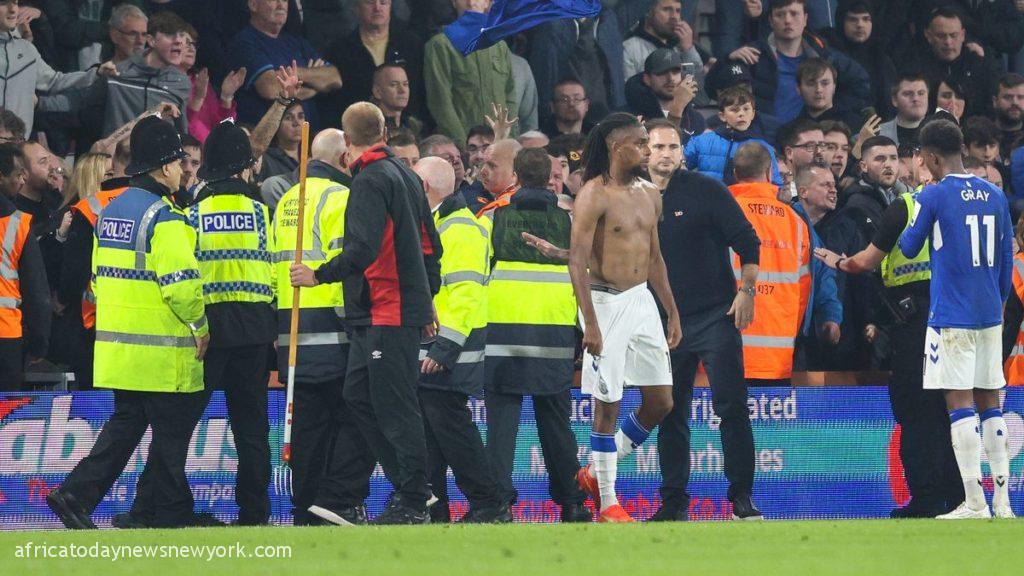 Everton Fans Throw Iwobi’s Shirt Back At Him Following Defeat