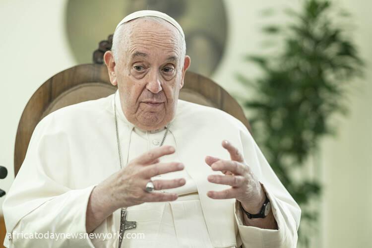 Spend Less On Christmas, Give To Ukraine, Pope To Followers