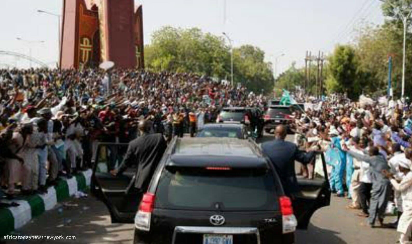 How Angry Mob Hauled Stones At Buhari’s Convoy In Kano