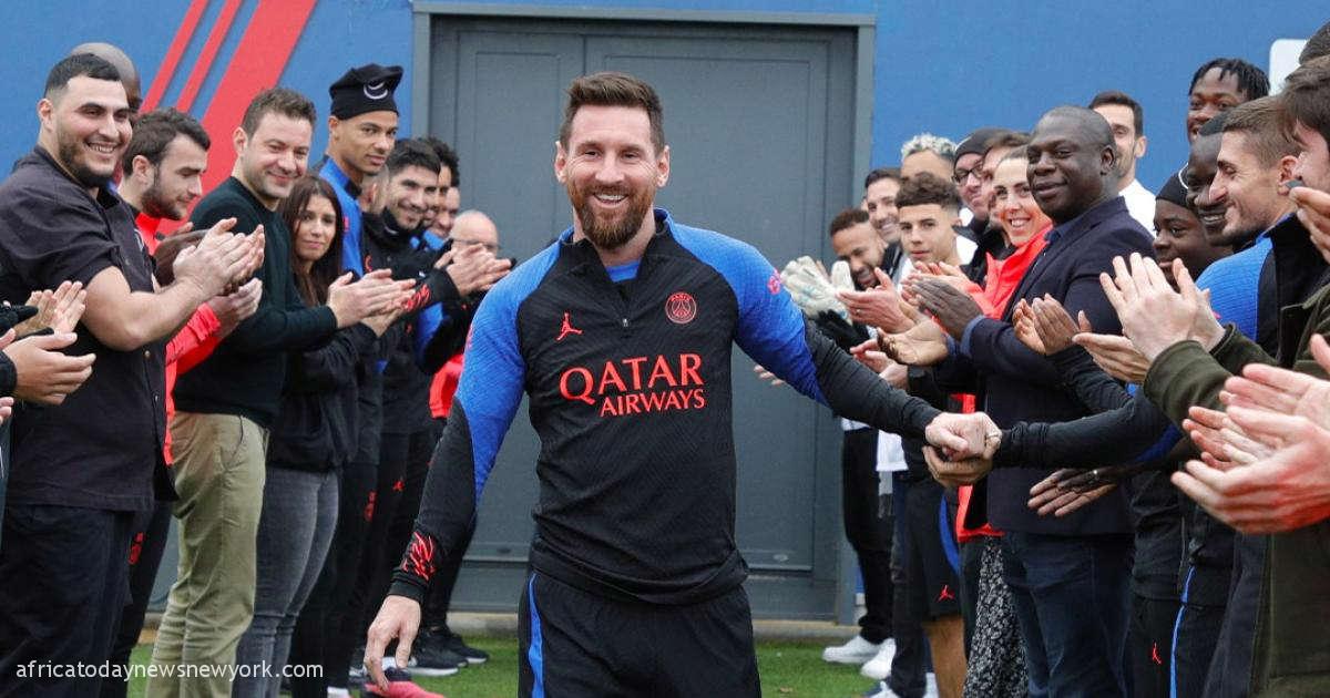 Messi Gets Guard Of Honour From PSG Players Over W'Cup Win