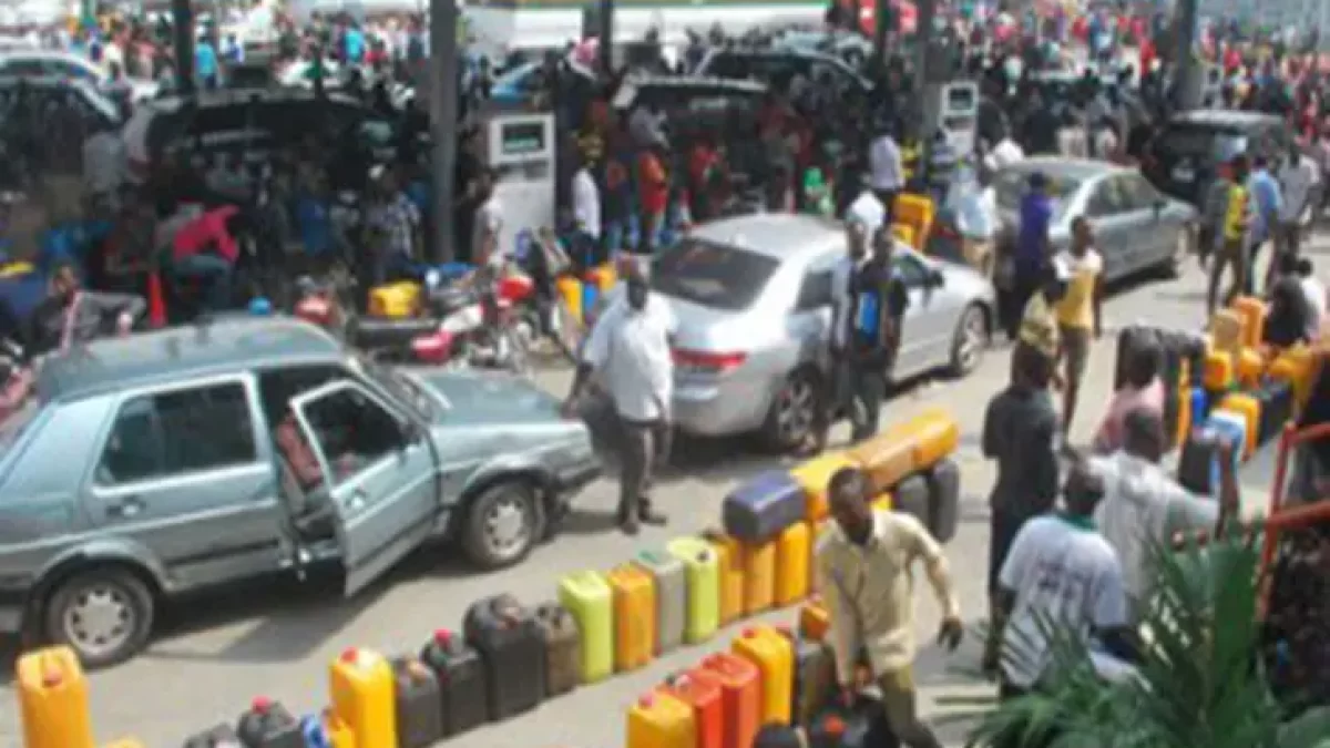 Subsidy: Scarcity Worsens As Petrol Sells For ₦800/litre