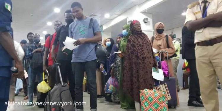 Sudan Nigerian Evacuees Receive ₦100,000 Each From FG
