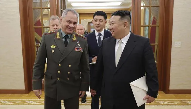 Kim Jong Un Meets Russian Defence Chief, Flaunts Missiles