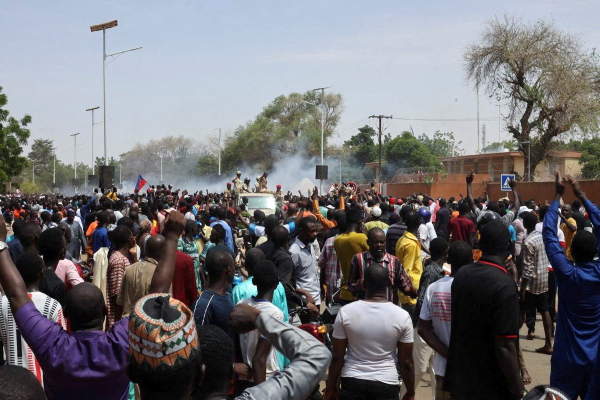 Niger Coup Supporters Rally Against ECOWAS Military