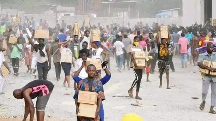 Residents Invade Warehouse In Bayelsa, Loot Palliatives