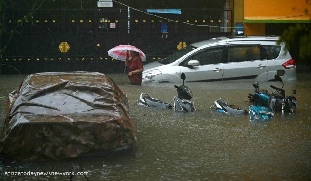 Eight Confirmed Dead As Cyclone Takes Over Indian Coast