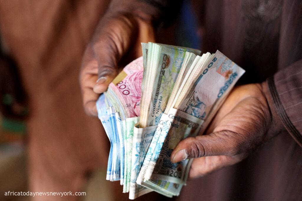 Naira Plunges To Record Low Of ₦1,410 US$ At Parallel Market