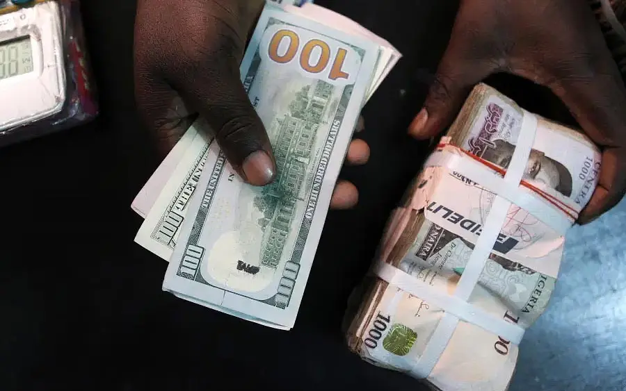 Nigerians Groan As Naira Plunges To 1300 $ At Parallel Market