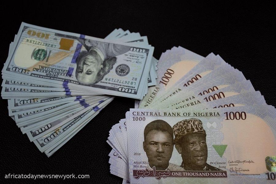 Nigerians Groan As CBN Adjust Exchange Rate To ₦1,356 $1