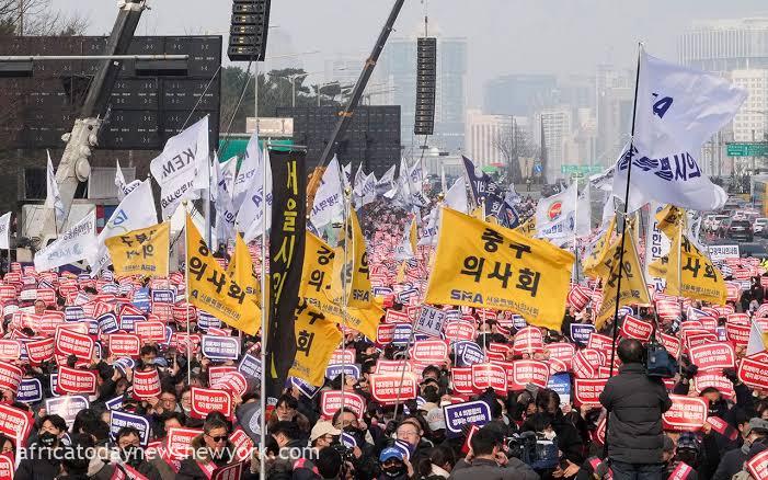S'Korea Moves To Revoke Licenses Of 4,900 Striking Doctors