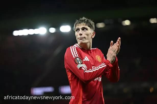 Garnacho poster defaced at Old Trafford amid Chelsea links
