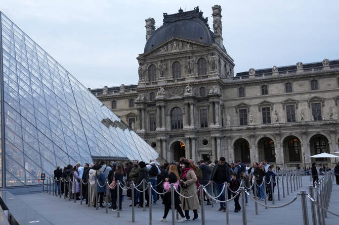 Louvre Jewellery Heist: Museum Reopens After €88m Robbery