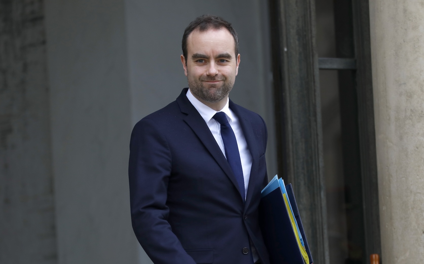 Lecornu Suspends Pension Reform, Survives No-confidence Vote