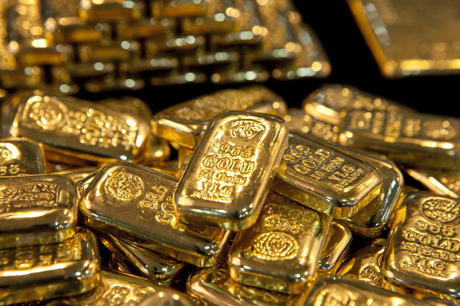 Gold Passes $4,000 – Historic Safe-haven Milestone