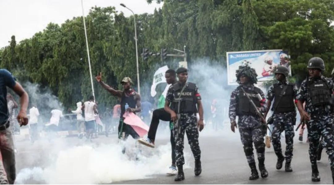 Police Fire Tear Gas As Sowore Demands Nnamdi Kanu’s Release
