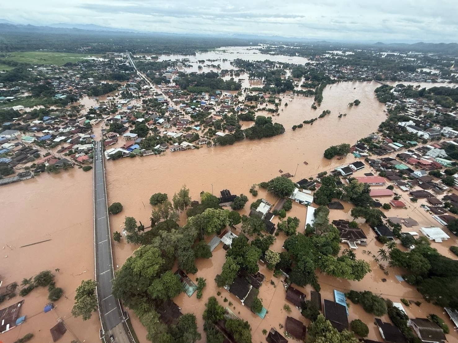 “Thailand: Deploys Aircraft Carrier As Deadly Floods Worsen”