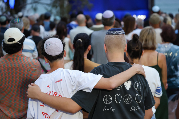 Bondi Beach Attack Memorial Marks Week Since Shooting