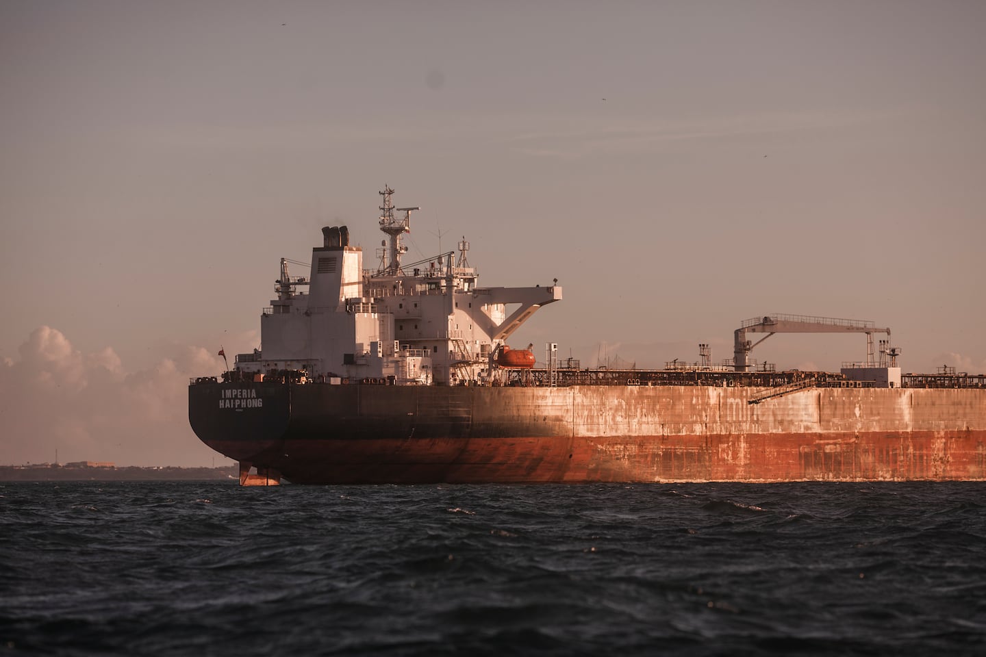 Trump Orders Blockade Of Sanctioned Venezuelan Oil Tankers