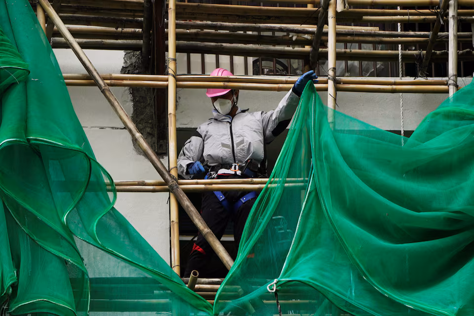 Reuters/Hong Kong Scaffolding Net Removal Ordered After Deadly Fire